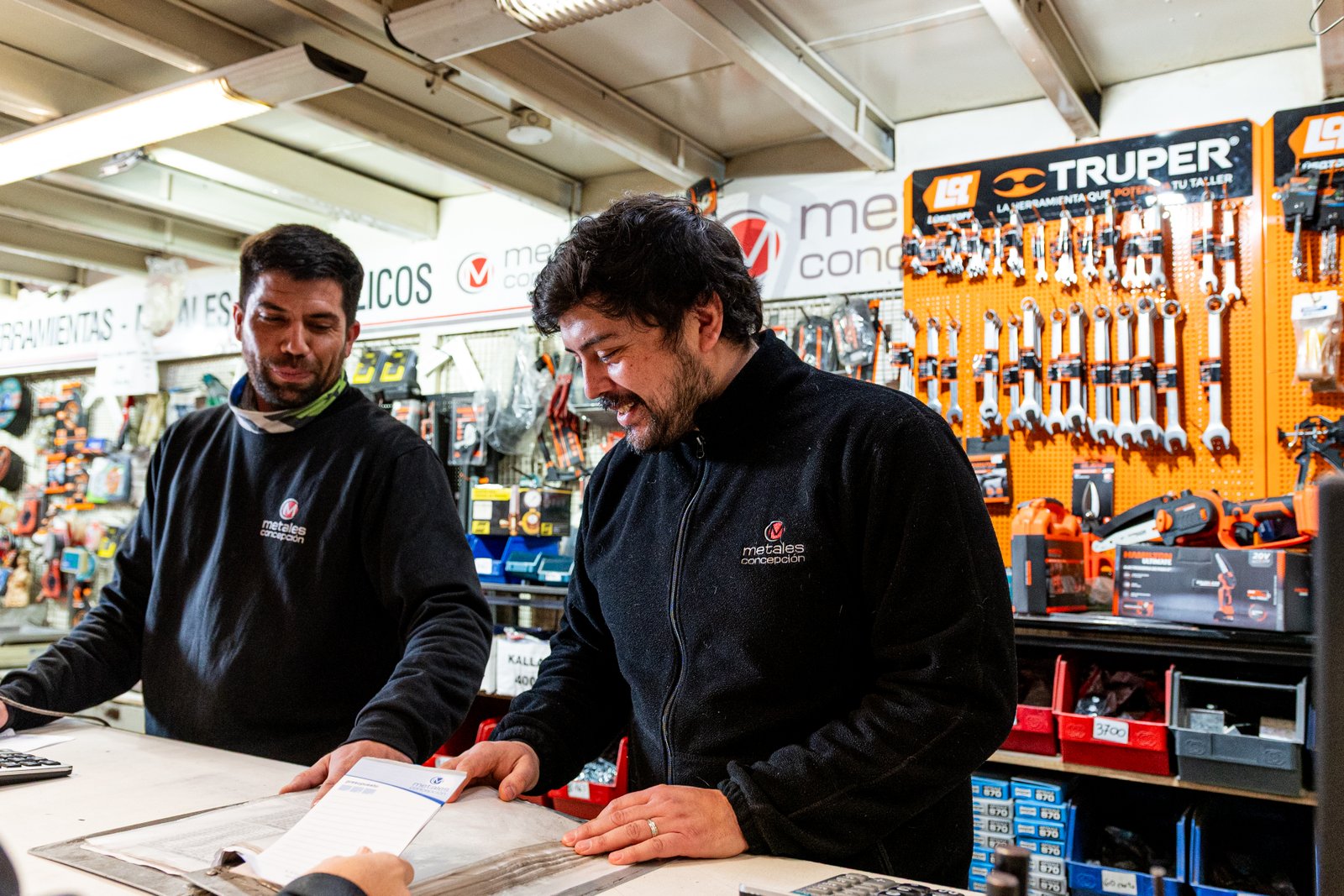 Atención en mostrador — Metales Concepción